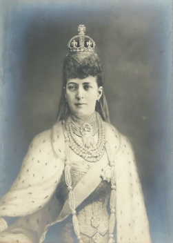 alexandra_de_danemark_reine_du_royaume-uni_imperatrice_des_indes_albumine_1863