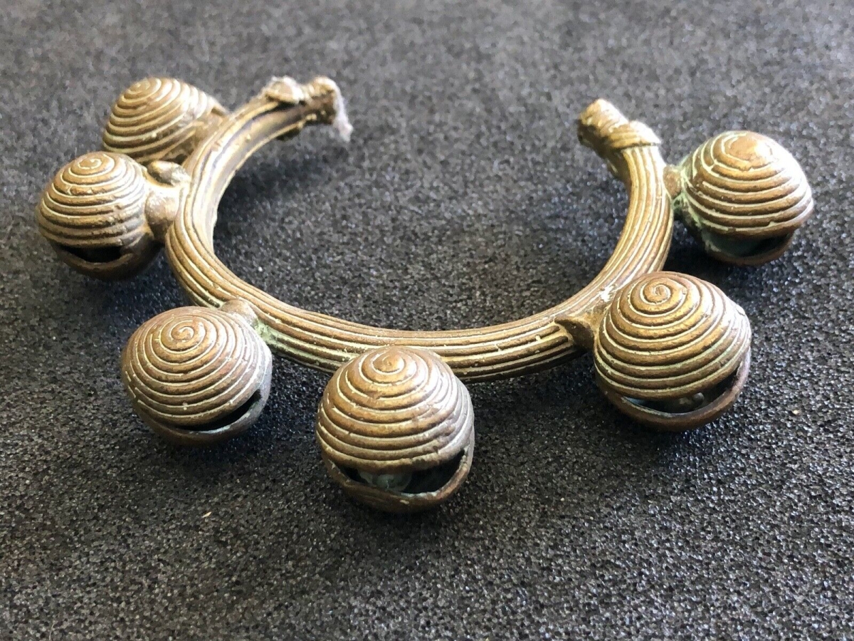 bracelet_en_bronze__ethnie_dan__afrique_cote_divoire_dan_guere_wobe__6_grelots_