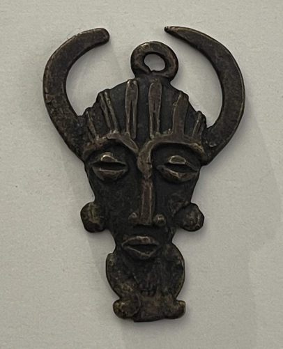 cote_divoire_pendentif_esprit_buffle_djimini_force_spiritualite_xxe_afrique