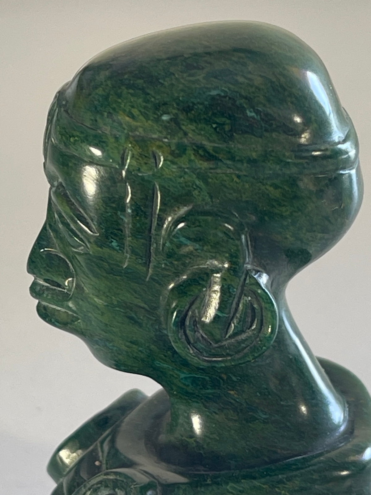 zimbabwe_art_shona_petite_sculpture_buste_afrique_en_pierre_serpentine_verte